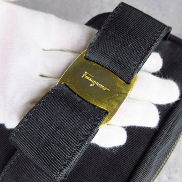サルヴァトーレフェラガモ Salvatore Ferragamo ヴァラ リボン バニティバッグ ポーチ ブラック HE224564