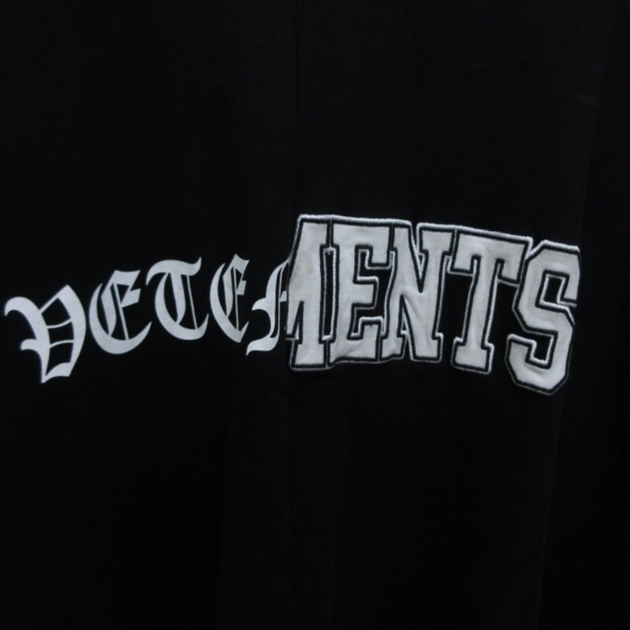 【USED】ヴェトモン ベトモン VETEMENTS vertical cut-up LogoTee Tシャツ 半袖 ロゴ ブラック XLサイズ 93419