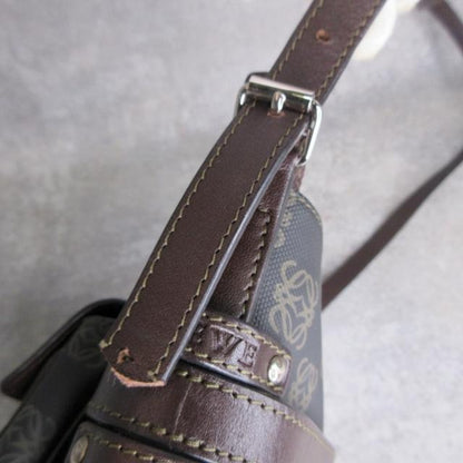 ロエベ LOEWE リピートアナグラム ショルダーバッグ ポーチ付き ブラウン