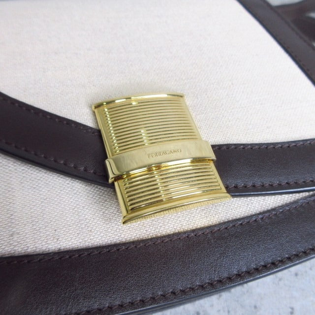 サルヴァトーレフェラガモ Salvatore Ferragamo 美品 Fiamma フィアンマ ショルダーバッグ