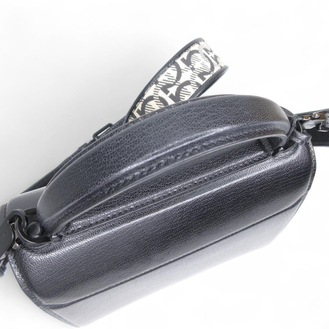 サルバトーレフェラガモ Salvatore Ferragamo BOXYZ 極美品