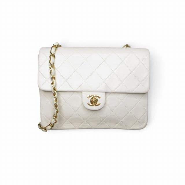 シャネル CHANEL マトラッセ チェーンショルダーバッグ ラムスキン ホワイト