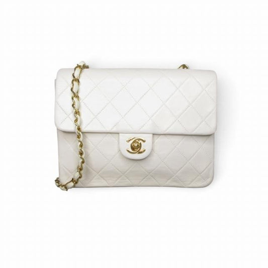 シャネル CHANEL マトラッセ チェーンショルダーバッグ ラムスキン ホワイト