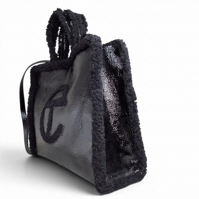 アグ UGG ×TELFAR テルファー 美品 コラボ トートバッグ ショルダーバッグ パテントレザー シワ加工