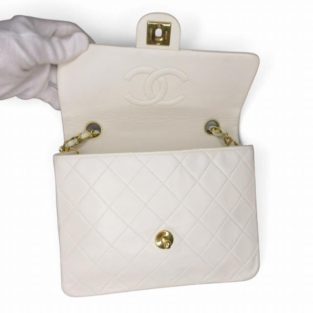 シャネル CHANEL マトラッセ チェーンショルダーバッグ ラムスキン ホワイト
