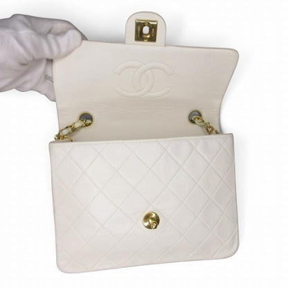 シャネル CHANEL マトラッセ チェーンショルダーバッグ ラムスキン ホワイト
